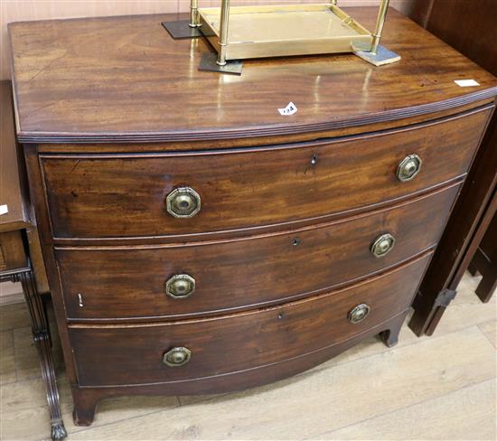 A Regency mahogany bowfront chest of drawers W.100cm